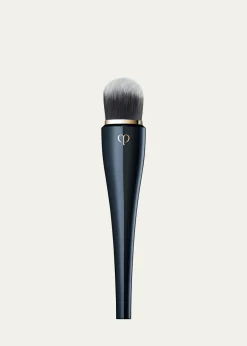 THIS ITEM IS NOT AVAILABLE.Cle de Peau BeauteLight Coverage Foundation Brush